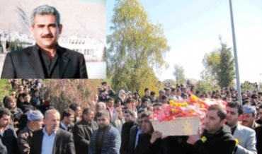 Laşeyê Segivan Cemîl mamosta yê Zanîngeha  Duhok ê li gurstana Şaxkê siparte axê